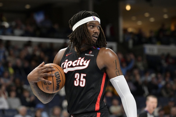 NBA交易流言：罗威成开拓者重点抛售目标 伤病管理难掩攻防价值