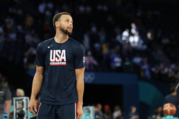 37岁库里再创神迹！超越乔丹，独占NBA历史第一纪录