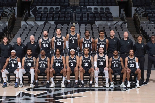 NBA杯半决赛-文班22+9率四人20+马刺111-109终结雷霆16连胜