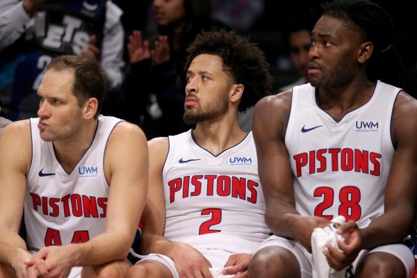 NBA常规赛：坎宁安复出率活塞逆转太阳 杜布双核61分空砍