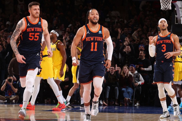 NBA常规赛：纽约德比尼克斯120-66狂胜篮网 54分狂胜创队史纪录终结4连败