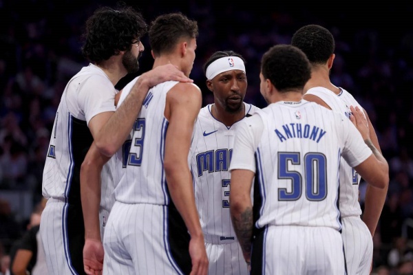 黄蜂8人上双狂胜魔术27分 班凯罗空砍23+7+5难救主