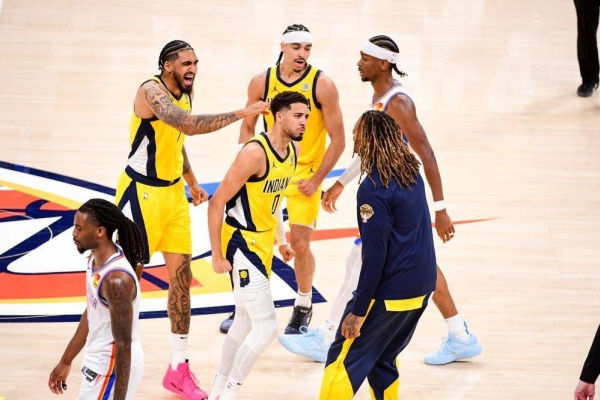 三军用命！步行者三人20+力克老鹰，约翰逊空砍33+12+10遗憾吞败